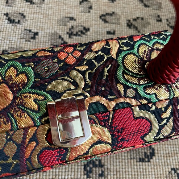 Tuckernuck Red and Blue Floral Clutch - Picture 4 of 5